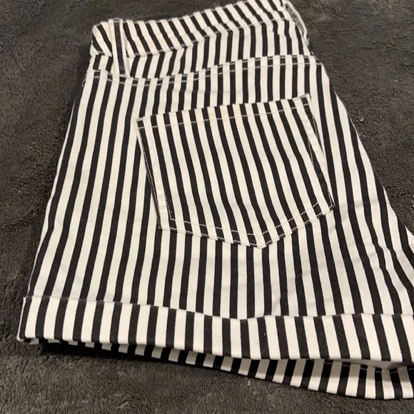 Women black and shorts size 4 - Picture 4 of 6